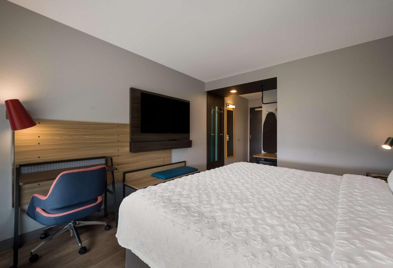 Tru By Hilton Novi Detroit Hotel Exterior photo